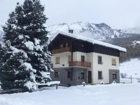 Il Pettirosso - Appartamento Panoramico con 3 Camere in Villetta